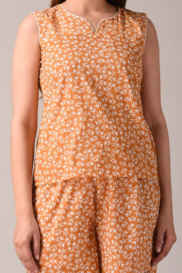 Orange_Paisley_Printed_Pure_Cotton_Nightsuit_and_Loungewear_(Top_&_Shorts_Set)