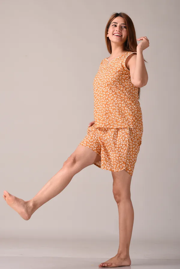 Orange_Paisley_Printed_Pure_Cotton_Nightsuit_and_Loungewear_(Top_&_Shorts_Set)