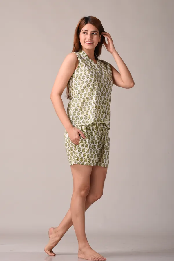 Olive_Paisley_Printed_Pure_Cotton_Nightsuit_and_Loungewear_(Top_&_Shorts_Set)