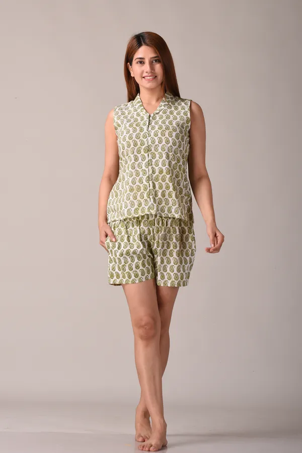 Olive_Paisley_Printed_Pure_Cotton_Nightsuit_and_Loungewear_(Top_&_Shorts_Set)