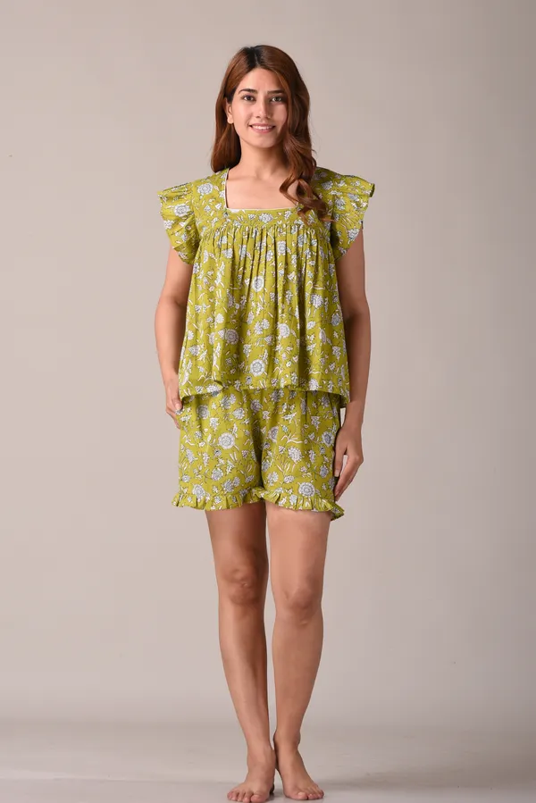 Olive_Floral_Printed_Pure_Cotton_Nightsuit_and_Loungewear_(Top_&_Shorts_Set)