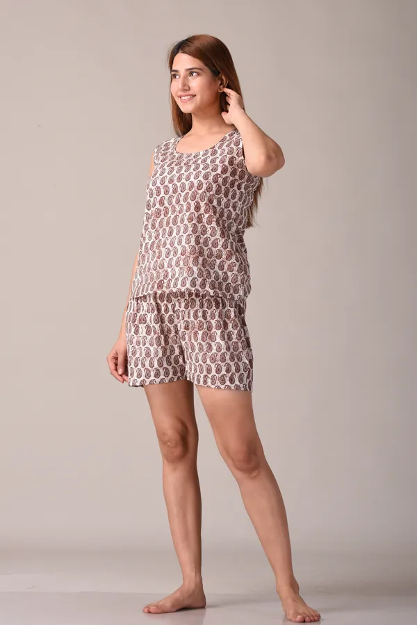 Brown_Paisley_Printed_Pure_Cotton_Nightsuit_and_Loungewear_(Top_&_Shorts_Set)