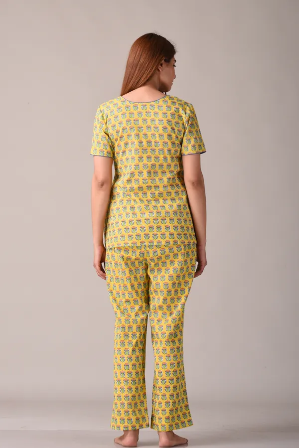 Yellow_Paisley_Printed_Pure_Cotton_Nightsuit_and_Loungewear_(Top_&_Pyajama_Set)