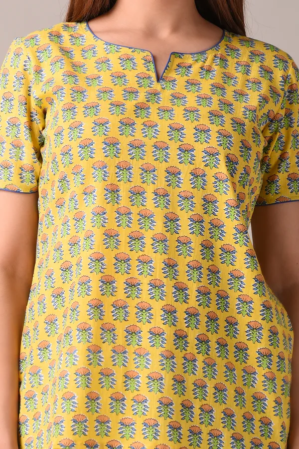 Yellow_Paisley_Printed_Pure_Cotton_Nightsuit_and_Loungewear_(Top_&_Pyajama_Set)