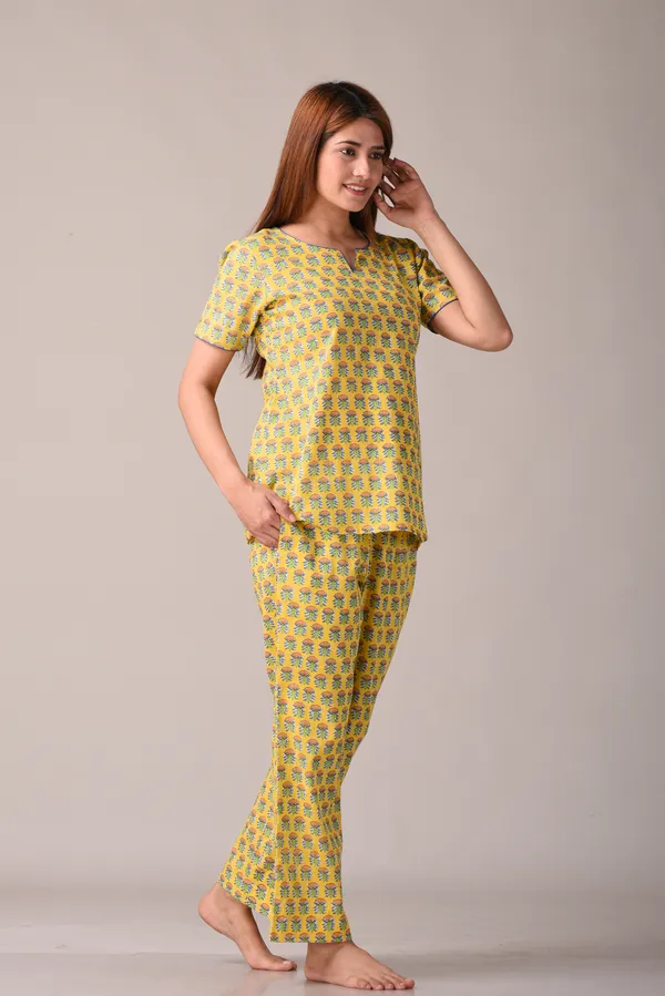Yellow_Paisley_Printed_Pure_Cotton_Nightsuit_and_Loungewear_(Top_&_Pyajama_Set)