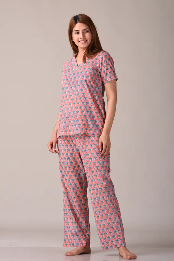 Pink_Paisley_Printed_Pure_Cotton_Nightsuit_and_Loungewear_(Top_&_Pyajama_Set)