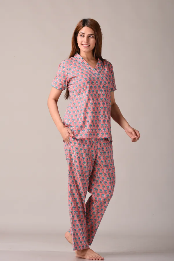 Pink_Paisley_Printed_Pure_Cotton_Nightsuit_and_Loungewear_(Top_&_Pyajama_Set)