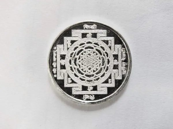 Silver_Dhanteras_Diwali_999_Coins,_5_Gm_Coin_Sikka_With_Box_And_Certificate_(5_Gm)