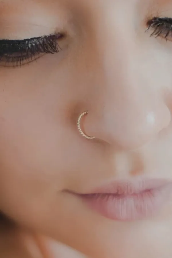 Gold_Tiny_Hoop_Nose_Ring_One_Piece_Gold_18K_750_(18K_Gold_Twisted_Wire)