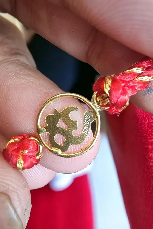 Silver_Om_Sathiya_20K_Gold_Rakhi_Bracelet_For_Men/Boys_(Yellow_Gold_Rakhi_For_Brother)_(Sathiya)