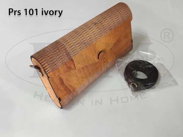 Multicolor_Wooden_Ladies_Purse_(Clutch)_;_Made_From_Different_Wood_Grains
