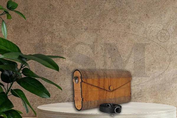 Multicolor_Wooden_Ladies_Purse_(Clutch)_;_Made_From_Different_Wood_Grains