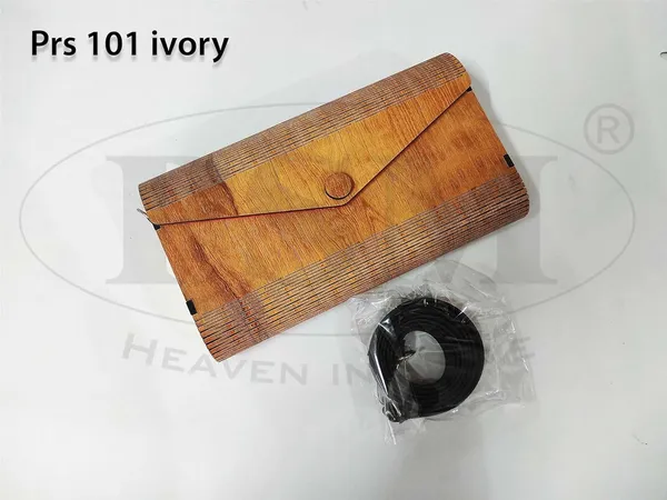 Multicolor_Wooden_Ladies_Purse_(Clutch)_;_Made_From_Different_Wood_Grains