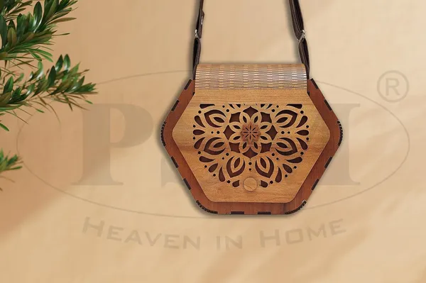 Red_Brown_Wooden_Ladies_Purse(Clutch);_Made_From_Different_Wood_Grains