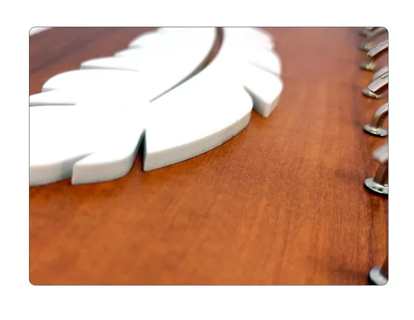 Wooden_And_White_Key_Holder_With_8_Pin