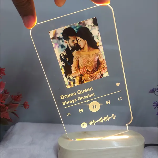 https://cdn-image.blitzshopdeck.in/ShopdeckCatalogue/tr:f-webp,w-600,fo-auto/664d86a08e4e56593801bd6e/media/Acrylic_Customized_Photo_and_song_Glass_Spotify_Plaque_with_wooden_LED_Light_stand___Personalized_Photo_Music_Frame_with_scannable_code__Transparent__6_x_9_Inches___Warm_White_QC1TTU0IT7_2024-06-06_1.jpg__3D Lamp 