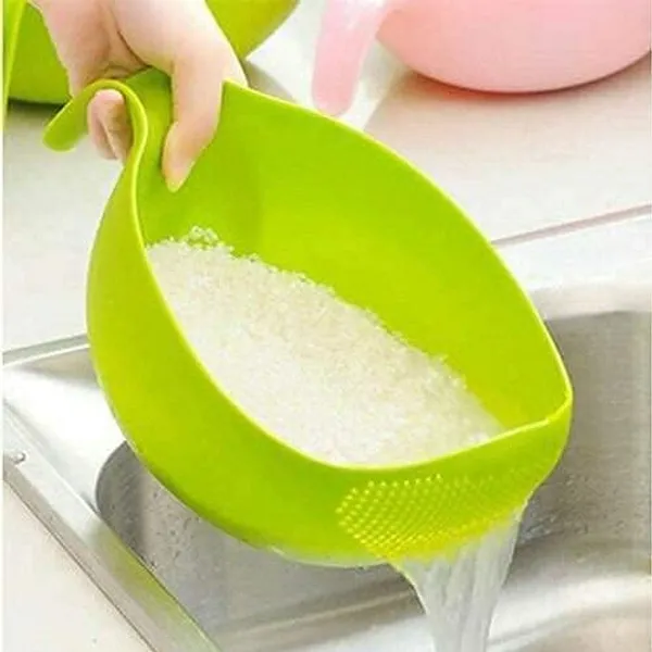 Green_Kitchen_Gadget_And_Strainer