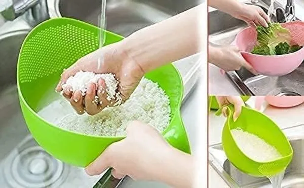 Green_Kitchen_Gadget_And_Strainer