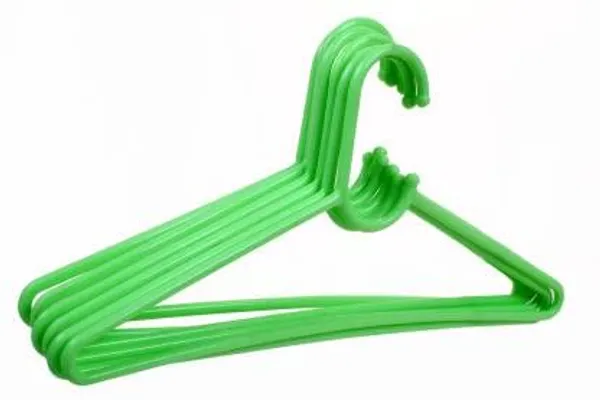 Green_Plastic_Hangers_For_Clothes