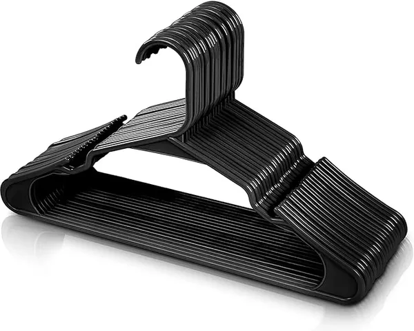 Black_Plastic_Hangers_For_Clothes