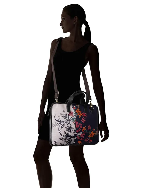 Black_Premium_Quality__Unisex_Upto_15.6"_Printed_Laptop_Sleeve_Bag_With_Handel/Belt_For_Women