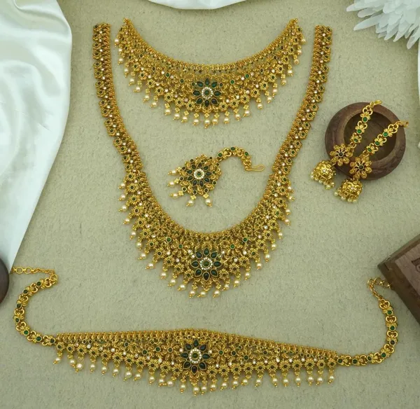Green_Alloy_Premium_Earring_&_Necklace_Combo_Set_|_South_Indian_Jewellery