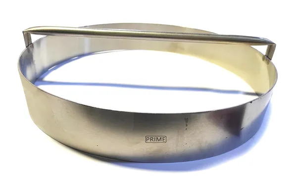 Round_Steel_Ring_Cake_Cut_Outs_Pizza_Base_Cutter_With_Handle_(10_Inch)