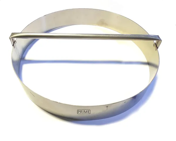 Round_Steel_Ring_Cake_Cut_Outs_Pizza_Base_Cutter_With_Handle_(11_Inch)