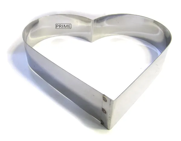 Stainless_Steel_Heart_Shaped_Cut_Out_Fondant_Cake/Pizza_Base_Baking_Cutter_(12_Inch)