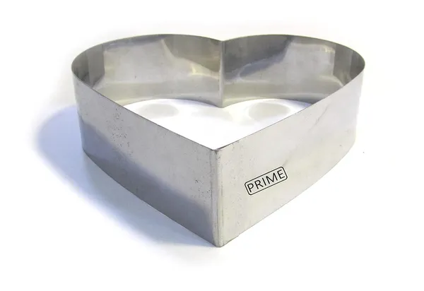 Stainless_Steel_Heart_Shaped_Cut_Out_Fondant_Cake/Pizza_Base_Baking_Cutter_(5_Inch)