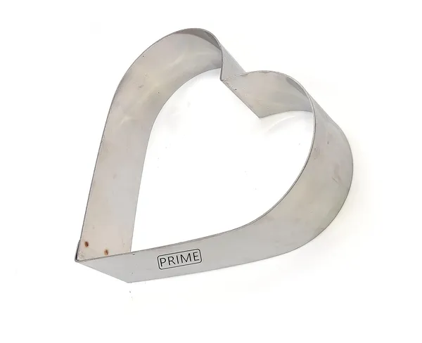 Stainless_Steel_Heart_Shaped_Cut_Out_Fondant_Cake/Pizza_Base_Baking_Cutter_(7_Inch)