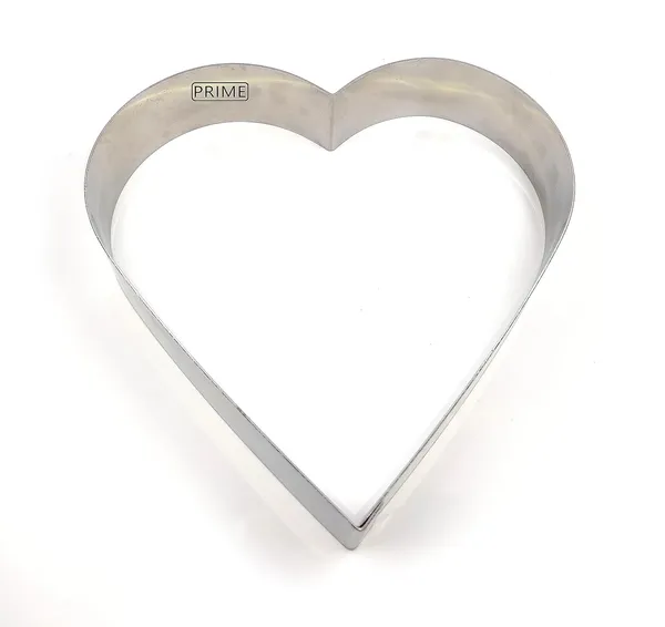 Stainless_Steel_Heart_Shaped_Cut_Out_Fondant_Cake/Pizza_Base_Baking_Cutter_(7_Inch)