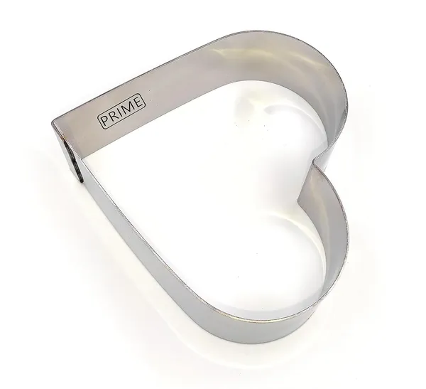 Stainless_Steel_Heart_Shaped_Cut_Out_Fondant_Cake/Pizza_Base_Baking_Cutter_(8_Inch)