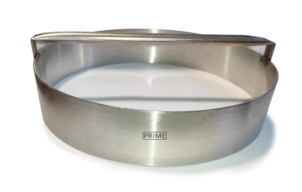 Round_Steel_Ring_Cake_Cut_Outs_Pizza_Base_Cutter_With_Handle_(8_Inch)