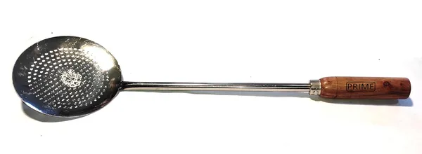 Iron_Boondi/Poori_Skimmer_Frying_Strainer_With_Wooden_Handle_(Large)
