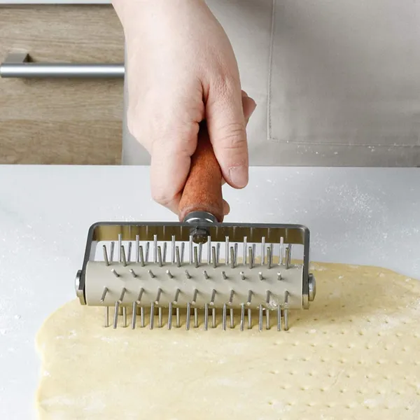 Stainless_Steel_Pizza_Dough_Docker_Rolling_Cutter_Roller_With_Spikes_For_Holes