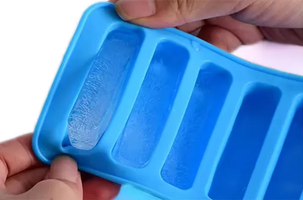 Long_Ice_Cube_Trays_for_Freezer_-_Stick_Shape,_Easy_Release,_BPA_Free_Molds_for_Freezer,_Big_Stick_Design_Ice_Cube,_Perfect_for_Chilled_Drinks,_Cocktails_and_More