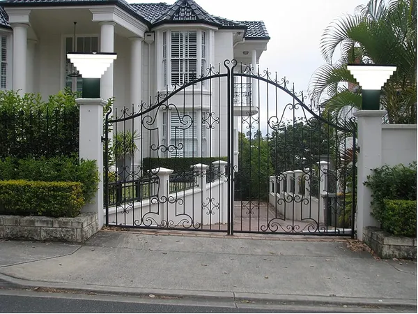Avior_Black_&_White_Modern_Design_Stairs_Shape_Waterproof_Gate_Light,_Pillar_Lamp,_Garden_(Pair_Of_2,_Ac/_Dc,_Metal)