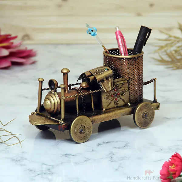 Rust_Golden_Engine_Shape_Penstand_In_Iron