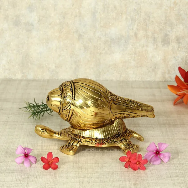 Golden_Shankh_Placed_On_Tortoise_Showpiece,_3_Inch
