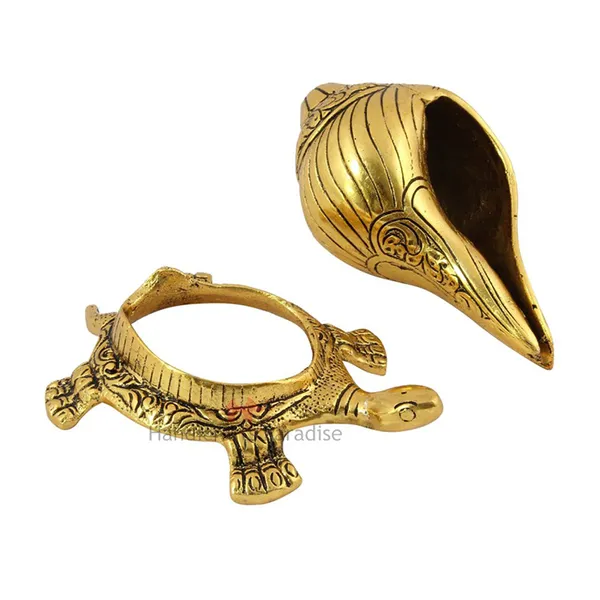 Golden_Shankh_Placed_On_Tortoise_Showpiece,_3_Inch