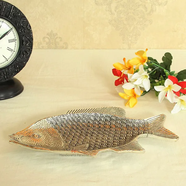 Golden_Fish_Shaped_Platter_Metal_Showpiece