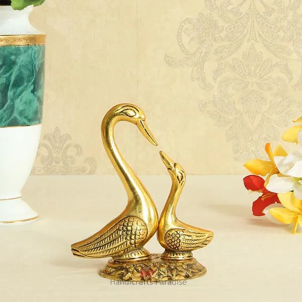 Golden_Carved_Aluminium_Metal_Swan_Showpiece_(14Cm)