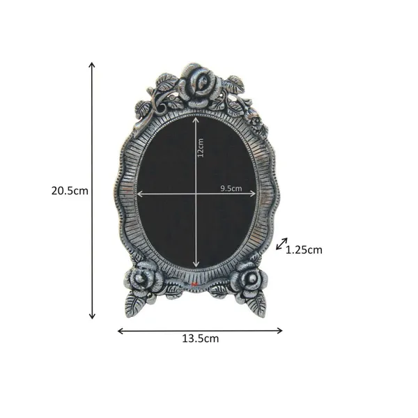 Silver_Oval_Shaped__Photo_Frame_With_Floral_Motif