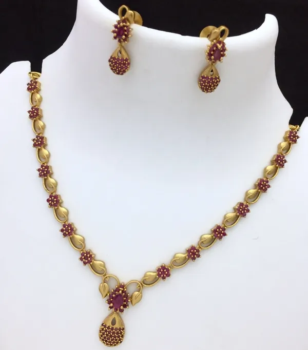 Red_Semi_Flower_Design_Necklace_Set_For_Women