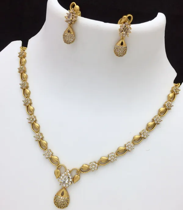 Golden_Gorgeous_Leaf_Elite_Necklace_Set_For_Women