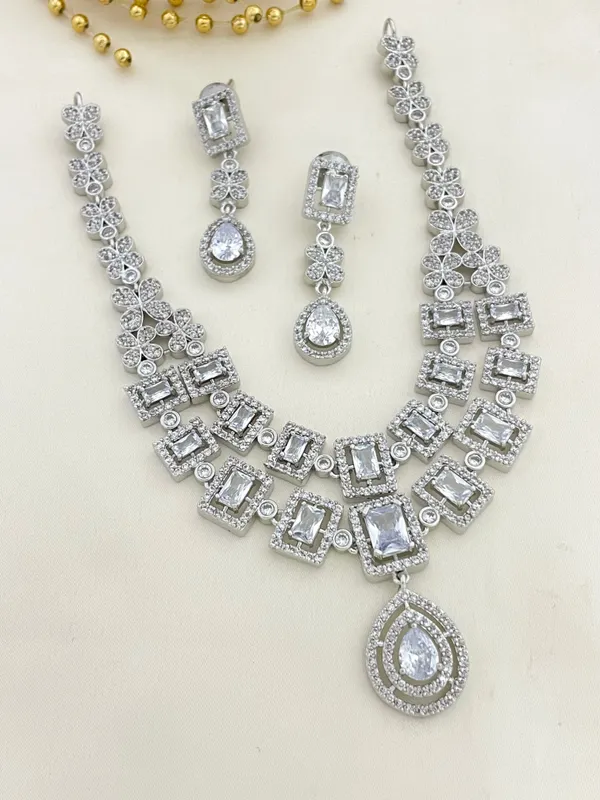 White_Classic_Ad_Stone_Necklace_Set_For_Women