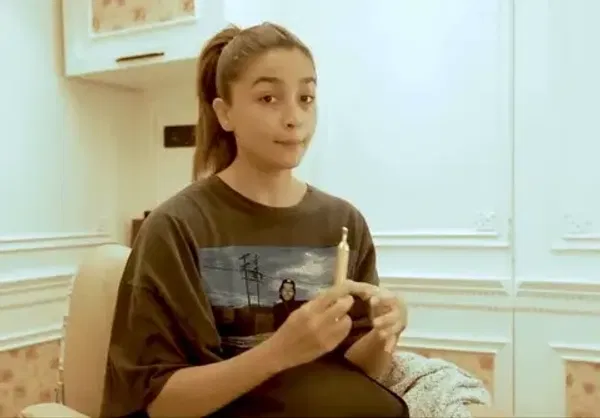 SkinDoc_24k_Gold_Massager_(Alia's_Favorite_-_Celebrity_Approved_Worldwide)