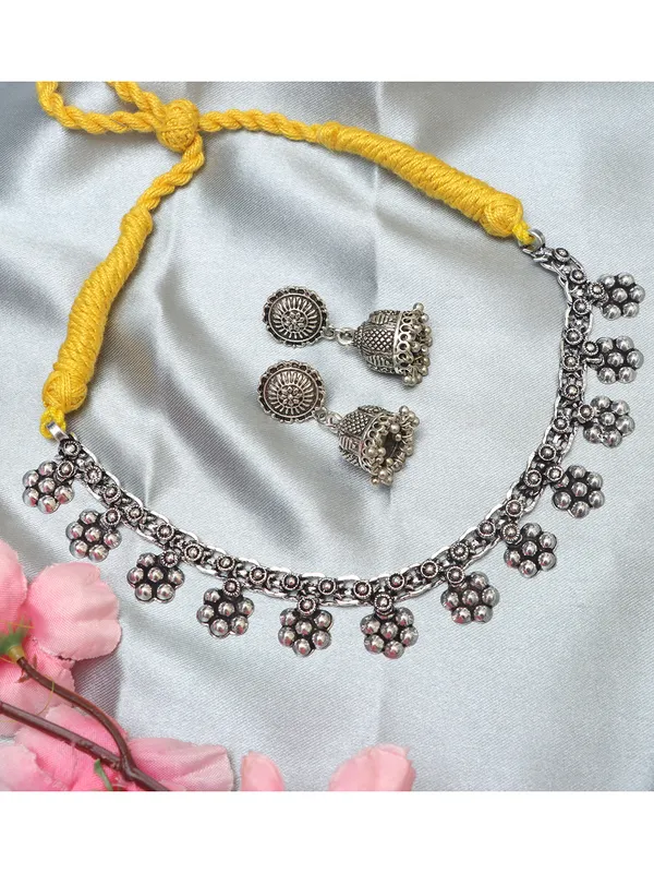 OZANOO Yellow Oxidized Kolhapuri Thread Necklace Set With Earrings Price in  India Buy OZANOO Yellow Oxidized Kolhapuri Thread Necklace Set With