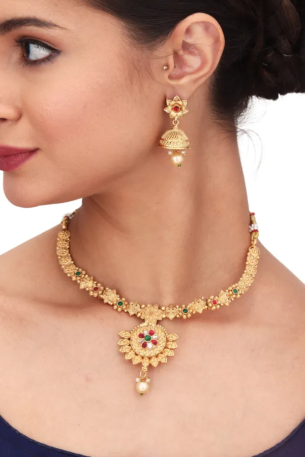 Antique_Pendant_Necklace_With_Earrings_For_Women_|_Golden